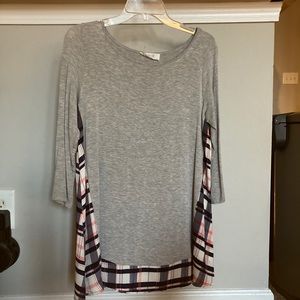 Heathered grey tunic top.